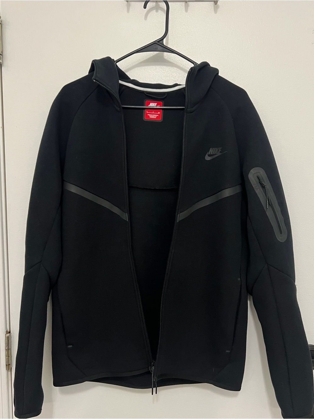 Nike Men’s Black Hooded Performance Jacket